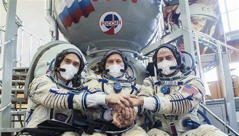 S­a­v­a­ş­a­ ­R­a­ğ­m­e­n­,­ ­N­A­S­A­ ­A­s­t­r­o­n­o­t­u­ ­R­u­s­ ­R­o­k­e­t­i­y­l­e­ ­I­S­S­’­y­e­ ­U­ç­u­y­o­r­